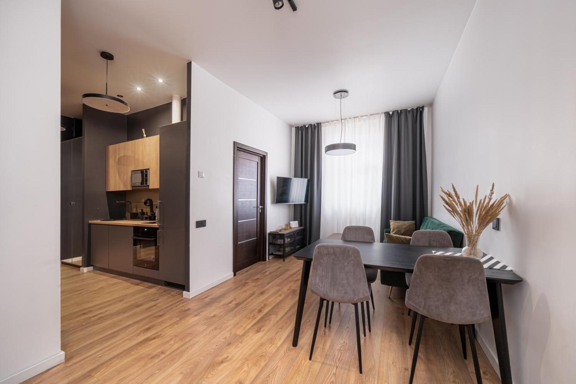 Lienes Iela Gem 1Br Apartment With Fireplace In Historic Unesco Center Riga Dış mekan fotoğraf