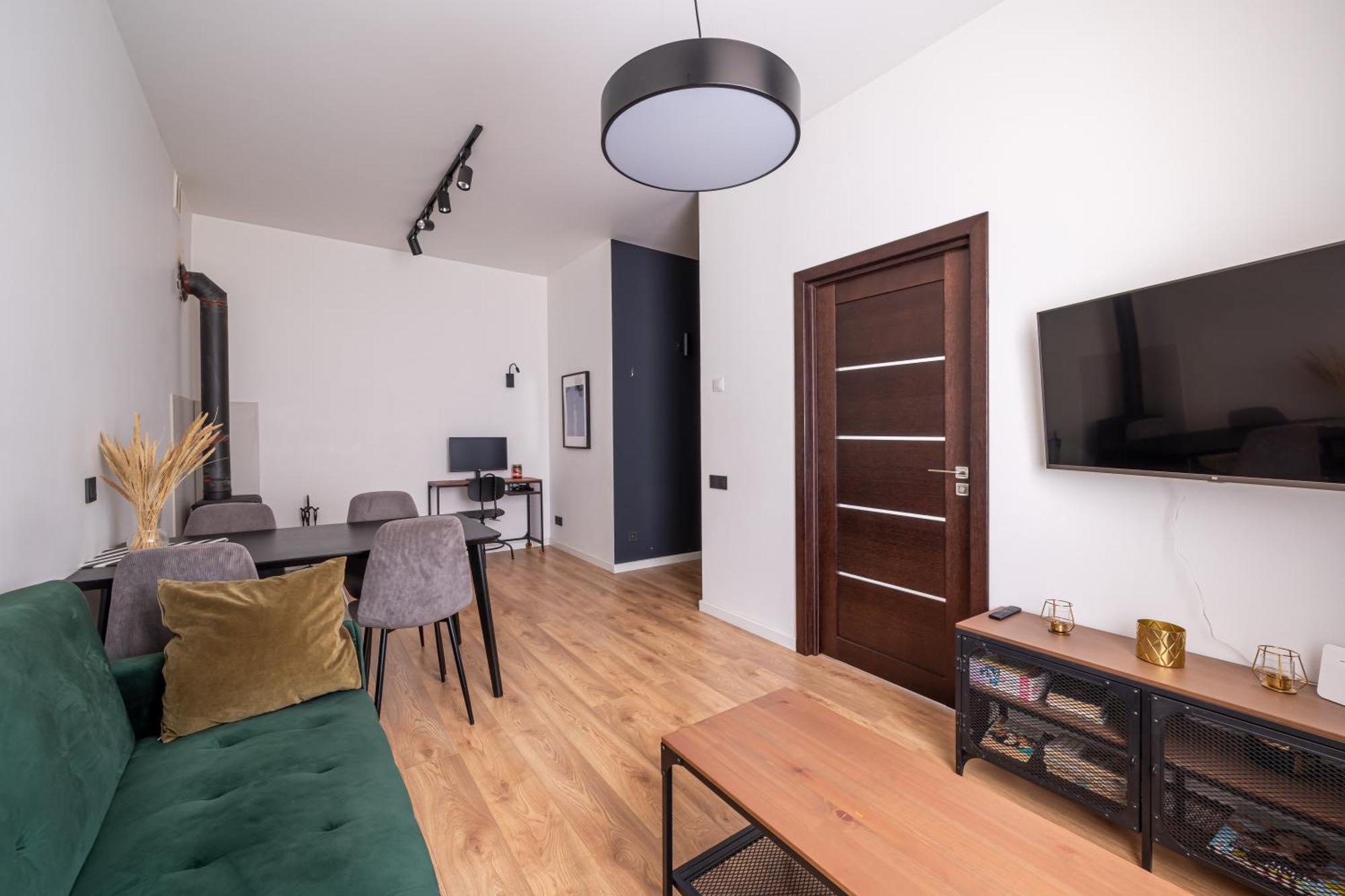 Lienes Iela Gem 1Br Apartment With Fireplace In Historic Unesco Center Riga Dış mekan fotoğraf