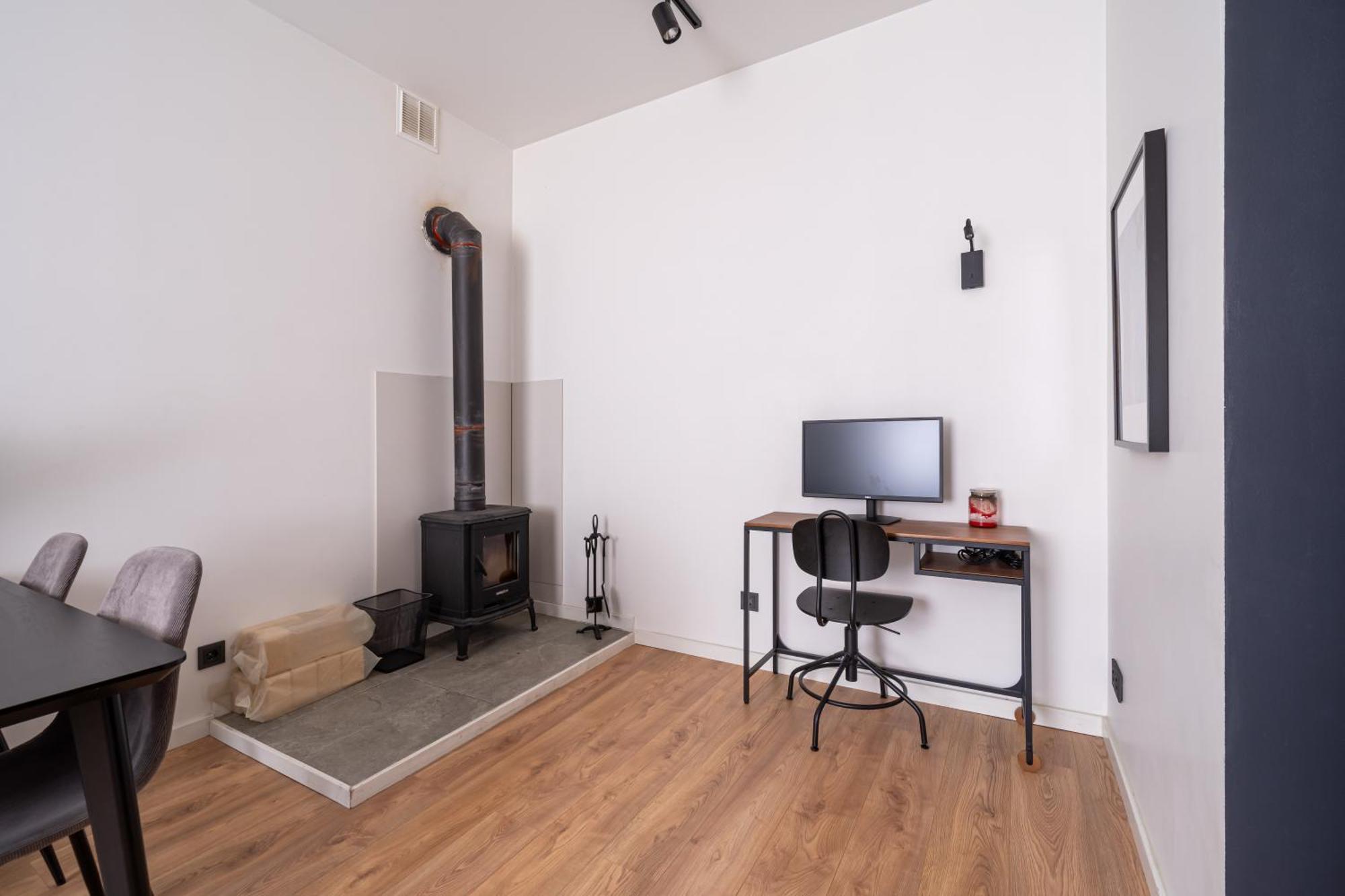 Lienes Iela Gem 1Br Apartment With Fireplace In Historic Unesco Center Riga Dış mekan fotoğraf