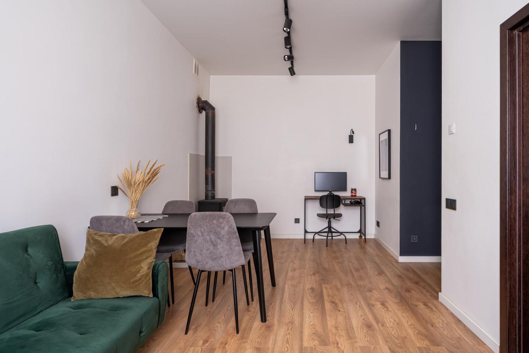 Lienes Iela Gem 1Br Apartment With Fireplace In Historic Unesco Center Riga Dış mekan fotoğraf
