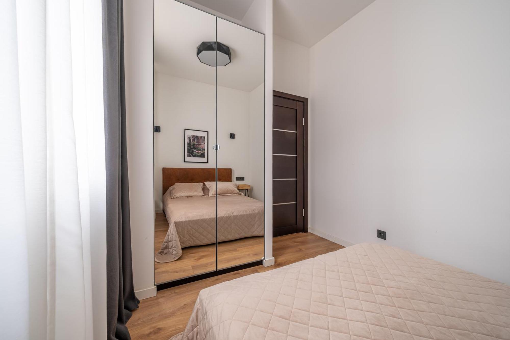Lienes Iela Gem 1Br Apartment With Fireplace In Historic Unesco Center Riga Dış mekan fotoğraf