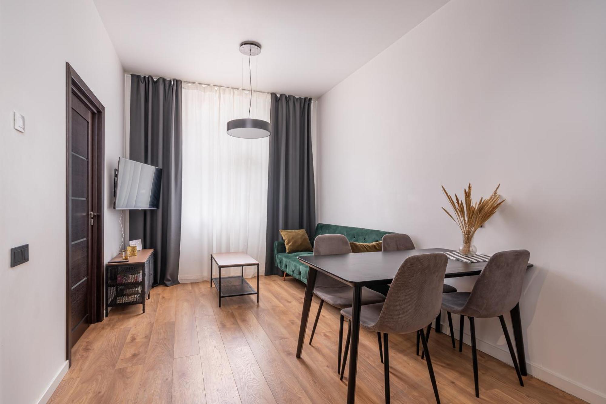 Lienes Iela Gem 1Br Apartment With Fireplace In Historic Unesco Center Riga Dış mekan fotoğraf