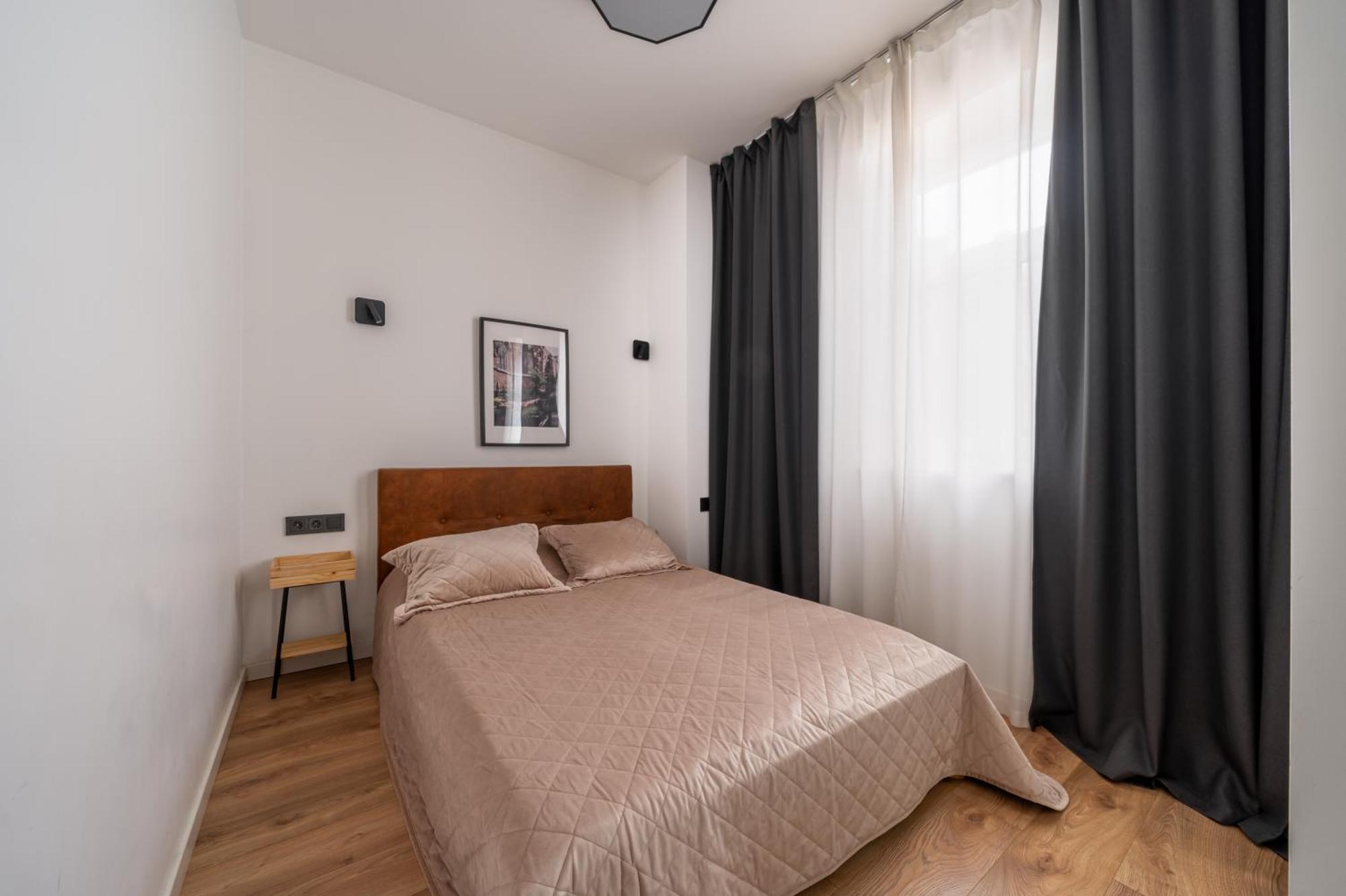 Lienes Iela Gem 1Br Apartment With Fireplace In Historic Unesco Center Riga Dış mekan fotoğraf